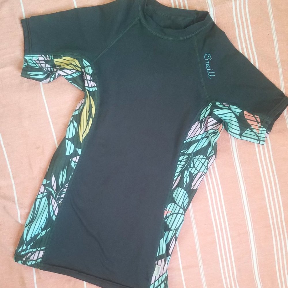 O'Neill Women's Short-Sleeved Rash Guard - Size Small - Green Floral Side Print